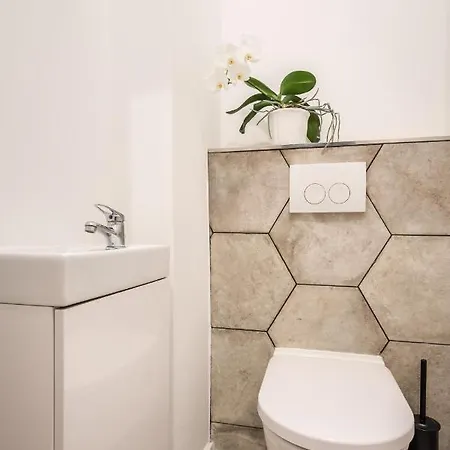Bpr Kyanit Design With A/c Apartment Budapest