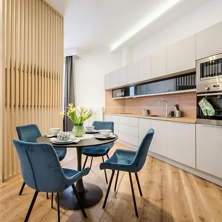 Bpr Kyanit Design With A/c Budapest